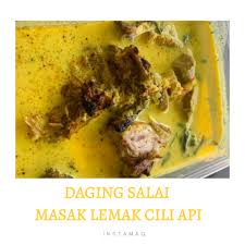 1 bungkus siput 10 biji cili padi 2 ulas bawang merah 2 inci kunyit hidup 1 kg santan 2 keping asam keping 2 helai daun kunyit 1 sudu kecil serbuk kunyit air. C3 Adpqaj7snkm