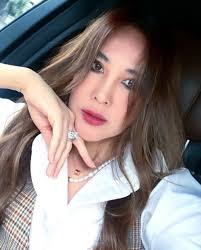 Di Usia 47 Tahun, Potret Ina Indayanti Istri Jeremy Thomas Dipuji Makin  Cantik