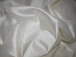 Weisser Weicher Reiner Seidenstoff Durch Den Hof Brautkleider Etsysie Konnen Von Unserer What S App Nr Ist 91 9999684477 In 2020 Silk Fabric Raw Silk Fabric Fabric