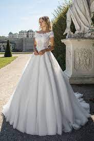 Envío gratuito en pedidos a partir de 24,90 €. Kaufen Sie Hochzeitskleid Nelly Dezent Geschnitten Mit Traditionellem Ausschnitt