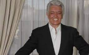 Quiénes han sido las esposas de Alberto Vázquez?