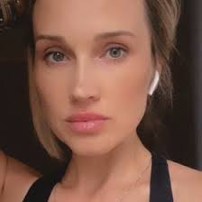 Kehidupan dinda yang berubah 180 derajat karena ayahnya korupsi membuatnya berani meminta geri, musuh bebuyutannya yang terkenal di sekolah untuk menjadi pacarnya. Nadya Frolova Frolovanadi Profile Pinterest