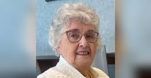 Elaine Eberhardt's Instagram, Twitter & Facebook