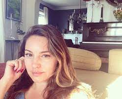 But the beauty of this lotion is that it also comes with a tan optimiser to get a deeper, faster tan. Kelly Brook Without Makeup Bare Naked Ladies Stars Without Makeup Heart