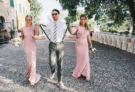 Was Soll Ich Als Hochzeitsgast Anziehen Erfahre Alles Uber Den Dresscode Fur Die Hochzeit Auf Theperfectweddi Trauzeugin Hochzeit Dresscode Hochzeit Trauzeuge