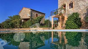 Comprare casa in croazia conviene? Tre Case In Pietra Vicino A Valle D Istria Bale Croazia