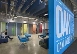 Another Look Inside Pandora S Oakland Headquarters Oficinas Modernas Oficinas De Diseno Oficinas