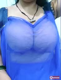 Hot mallu girl showing big boobs cleavage in saree - Pink Heart Movies