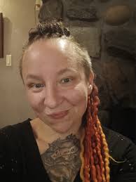 Loving this rv work life. Staying in Indianapolis until September —-so had  to plant flowers 🩷🩷🌸🌺🌷