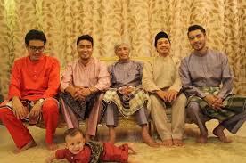 Merupakan adik kepada allahyarham achik spin dan awis/arwis qarani (kini menjadi penyanyi utama spin) sejarah dalam bidang nyanyian: Adik Beradik Haqiem Rusli Malaysigit