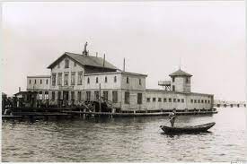 Gamla hisingsbron #hisingsbron #göteborg #foryou #tiktok #gamla (bilderna kommer från google) (information kommer från wikipedia). Gamla Kallbadhuset Vid Hisingsbron 1916