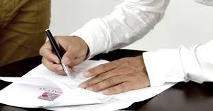 Prin contractul de prestări servicii, o parte (prestator) se obligă să presteze celeilalte părţi (beneficiar) anumite servicii, iar beneficiarul se obligă să plătească obiectul contractului de prestări servicii îl constituie serviciile de orice natură, adică ceea la ce se obligă prestatorul; Startarium Contractul De PrestÄƒri Servicii La Ce SÄƒ Te UiÈ›i Cand Semnezi DacÄƒ EÈ™ti Prestator