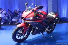 Pasalnya motor 250cc terbaik ini diapasarkan dalam tiga varian berbeda, yaitu non abs, abs, dan movistar livery tenaga yang dihasilkan yamaha r25 sejatinya sudah sangat besar, dan membuat motor ini bisa melaju dengan sangat cepat. 2019 Yamaha Yzf R25 Price Announced Rm19 998 Paultan Org