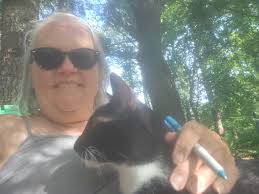 I like being dull. I'm 45. I'm single and I love my independence. I enjoy  taking selfies with sidewalks. Sometimes I meet friends out, and while  we're having fun together, I imagine