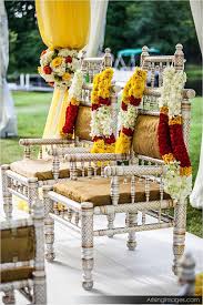 A Vibrant Indian Wedding Outside Of Detroit Indian Wedding Indian Wedding Garland Hindu Wedding Ceremony