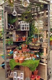 30 Geniale Moglichkeiten Zur Verwendung Von Paletten In Ihrem Garten In 2020 Paletten Garten Diy Gartenbau Gartendesign Ideen