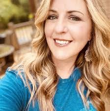 Alida Davis's Instagram, Twitter & Facebook