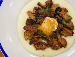 Fierbi ciorba până acesta se înmoaie, adaugi mărarul tocat. Ciorba De Dovlecel Cu Lapte Batut Galbiori In Unt Cu Piure De Cartofi Si Galbenus Bacania Veche