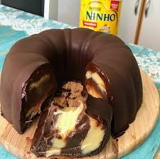 Calda De Chocolate Derretido Com Creme De Leite Portal Das Receitas On Instagram Bolo De Brigadeiro E Leito Ninho Com Casquinha De Chocolate Alguem Aqui E Receitas Receitas Deliciosas Receitas Saborosas