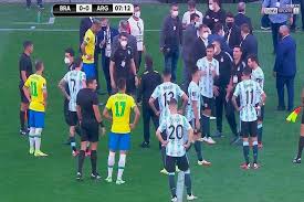 O candidato a deputado federal pelo ptb , hamilton vilela de magalhães , utilizou em sua propaganda o nome do partido verde e uma baleia como símbolo. U6u6pcwcitioxm