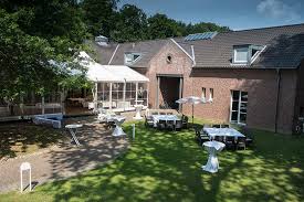 Nettetal is home to 8 hotels and other accommodations, so you can find something with the amenities you're looking for. Galerie Schlosschen Restaurant Haus Bey