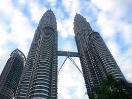 Tidak ada yang menyangka di kuala lumpur ada bangunan yang usianya lebih dari satu abad di tengah menggeliatnya pembangunan di zaman modern ini. 10 Destinasi Populer Di Kuala Lumpur Berdasarkan Zonasi Pergidulu Com