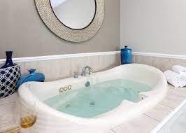 18 luxury suites, 9 of which have jacuzzis and 4 super spa suites. Hotel Hot Tub Suites With Jacuzzi In Room Whirlpool Or Jetted Spa