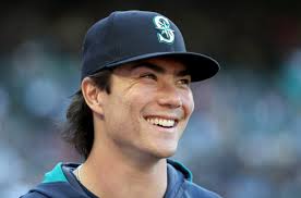 Mariners claim OF Phil Ervin off waivers from Reds