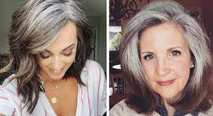 Anche le stelle del mondo dello spettacolo cedono alla mania e diventano ambasciatrici. 20 Donne Che Non Si Vergognano Piu Di Mostrare I Loro Capelli Bianchi Al Mondo Curioctopus It