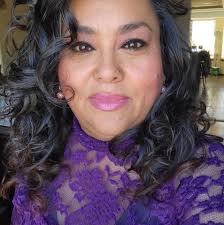 Adópteme, Maestra Miel ❌ Adópteme, Señora Ana ✓