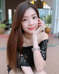 玲儿- 下次收到骗子的信息，让你快给他转钱， 你就回复他：别急，我马上烧给你！🌝 . . . . . #enjoythemoment  #goodvibes #followforlike #likesforfollow #followmeto #commentbelow  #instafollowers #instalikes #photoeveryday #hipster #popularphoto  #popularpic ...