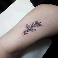 Jherelle Jay On Twitter Little Bee Thank You Kristy Bee Tattoo Flash Lavender Finelines Florals Flowertattoos Feminine Smalltattoo Girlswithtattoos Girlytattoos Nature Tattoo Https T Co Dpegdls1zm Https T Co Hukotyvj22