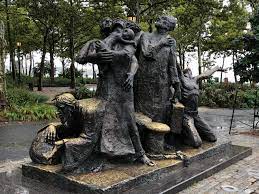 File:"The Immigrants" Sculpture At Battery Park.jpg - Wikimedia Commons
