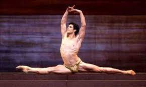 Roberto bolle è uno dei ballerini più amati e seguiti al mondo, di fama internazionale. Chi E Roberto Bolle Eta Vita Privata Fidanzata Carriera Curiosita