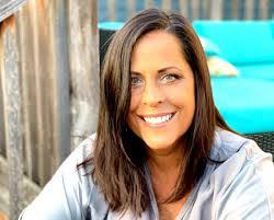 Kara Costa's Instagram, Twitter & Facebook