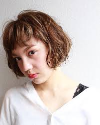 おでこが狭い女性に似合う前髪まとめ 女性らしさがupするヘアスタイルをご紹介 folk 似合う前髪 おでこ狭い 前髪 ヘアスタイル