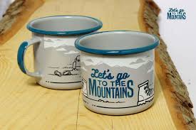 Standardowym (300 ml), dużym (450 ml) i baryłka (330 ml). Kubek Emaliowany Let S Go To The Mountains Emalia Mart Kubki Emaliowane