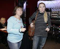 Hraje v seriálech, hodně dabuje, ale v. Veronika Gajerova Z Ordinace Promluvila O Nevere Manzela Utekl Od Ni Ke Kostkove Ahaonline Cz