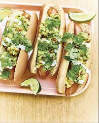 Hot Dogs Saucisse Avocat Coriandre Pour 4 Personnes Recettes Elle A Table Recette Recettes De Cuisine Hot Dog Recettes Recette