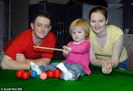 Hong kong's on yee is one of two women competing on the world snooker tour in the coming season, alongside reanne evans. Ycfzy5ggilwi3m