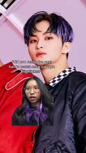 Selfie de Mark Lee con su cabello púrpura