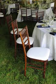 These Fruitwood Chiavari Chairs Look Beautiful On The Green Grass At This Outdoor Reception Fruitwoodc Chiavari Chairs Dining Chairs Graduation Party Rentals