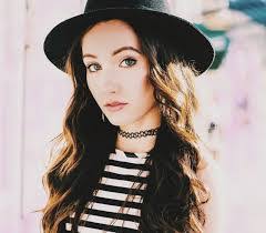 Clarissa May's Instagram, Twitter & Facebook