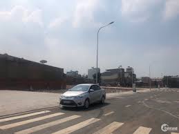 Số chất thải bùn được đổ trong bãi đất trống khoảng 40m3 bốc mùi hôi thối nồng nặc, dòi bọ bò lúc nhúc. Ä'áº¥t Khu Vá»±c Chá»£ Binh Ä'iá»n Quáº­n 8 Chá» Con Vai Lo Nhadat Cafeland Vn