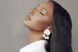 The vitamins in the egg and the antioxidants in the olive oil nourish the scalp. Egg Yolk Hair Mask The Diy Recipe For Glossy Hair Beauticate