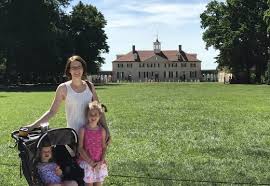 Visitors to Mount Vernon
