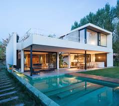 La Vivienda De 250m2 Esta Implantada En Un Barrio Cerrado De Tigre Cercano Al Delta L Architecture House House Architecture Design Modern Architecture House