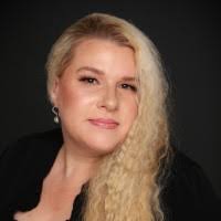 Amanda Kinchen's Instagram, Twitter & Facebook