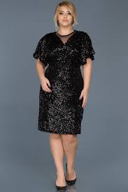 Cette robe au tissu de qualitée en belle dentelle et matière fluide et léger conviendra pour un mariage, une cérémonie officielle ou une soirée. Robe De Soiree Grande Taille Courte Noir Abk362 Abiyefon Com