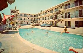Vintage Motel Those Were The Days Going On Vacation Seemed So Glamorous When You Pulled Up To A Pool And Umbrella Tab Hotel Googie Architecture Hotel Motel